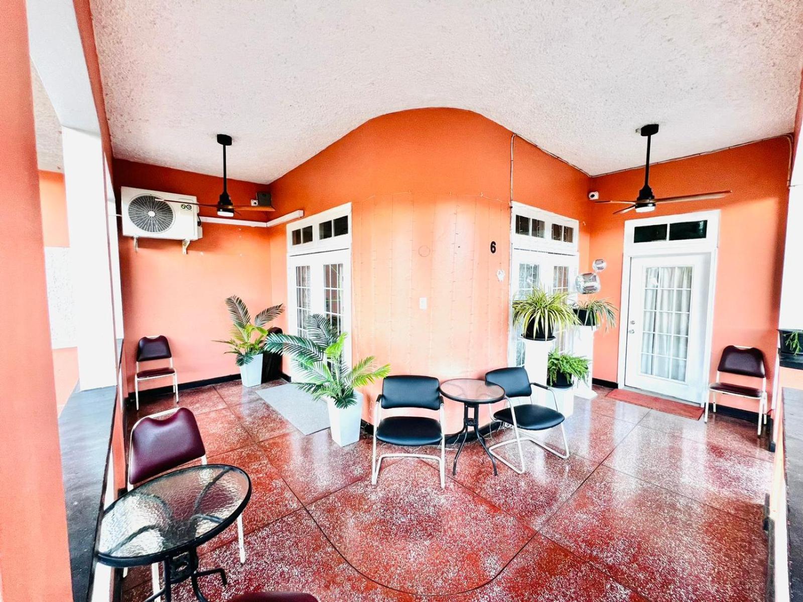 The Royal Nest Trinidad Bed and Breakfast Diego Martin Buitenkant foto